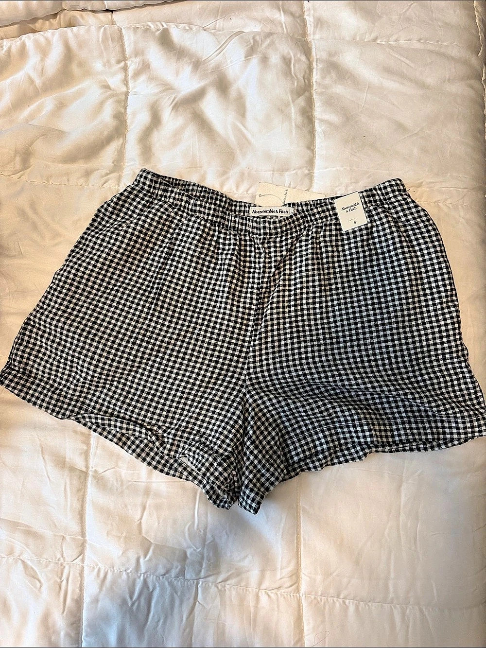 Abercrombie & Fitch Mid Rise Pull-On Short Gingham Shorts in Black & White